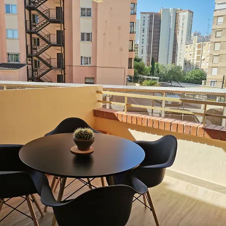 Apartamento Benidorm דירה *